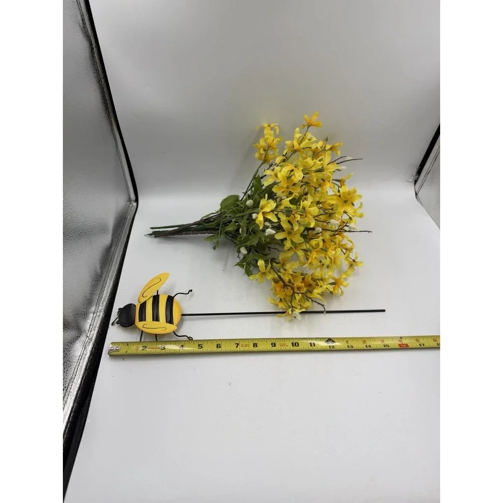 Bees - Flower Floral Arrangement - Spring Summer Decoration - Table Centerpiece